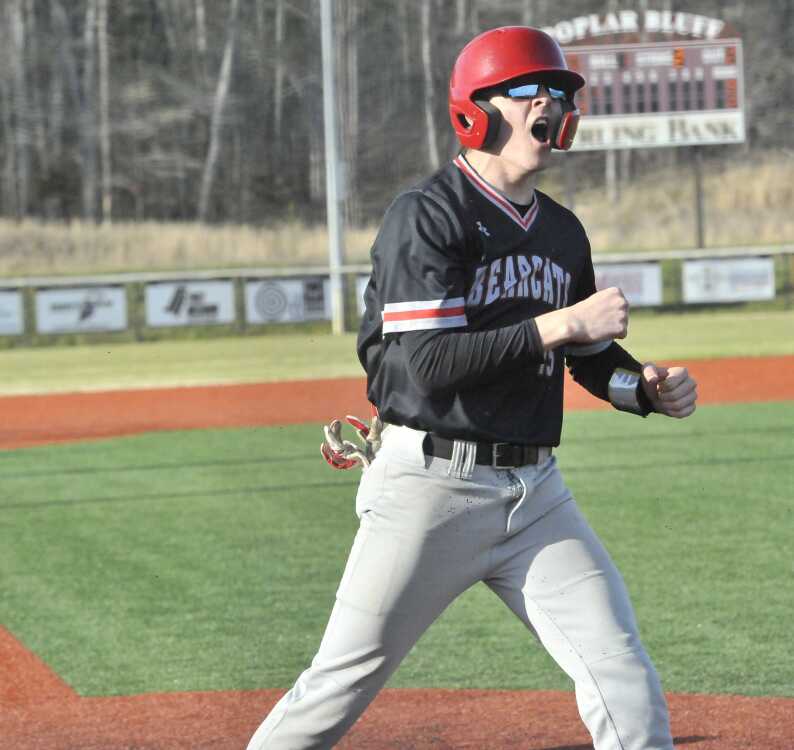 Dexter BB explodes on Poplar Bluff in season-opening rout