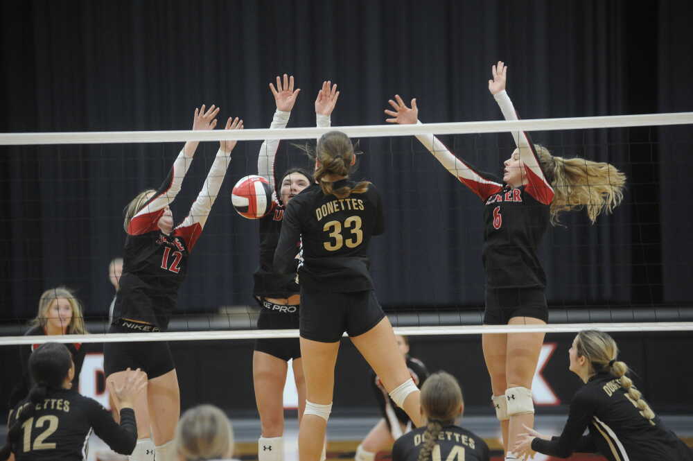 C3D1 VB: Dexter disposes of competitive Doniphan in postseason opener